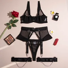 RAVISH Garter set