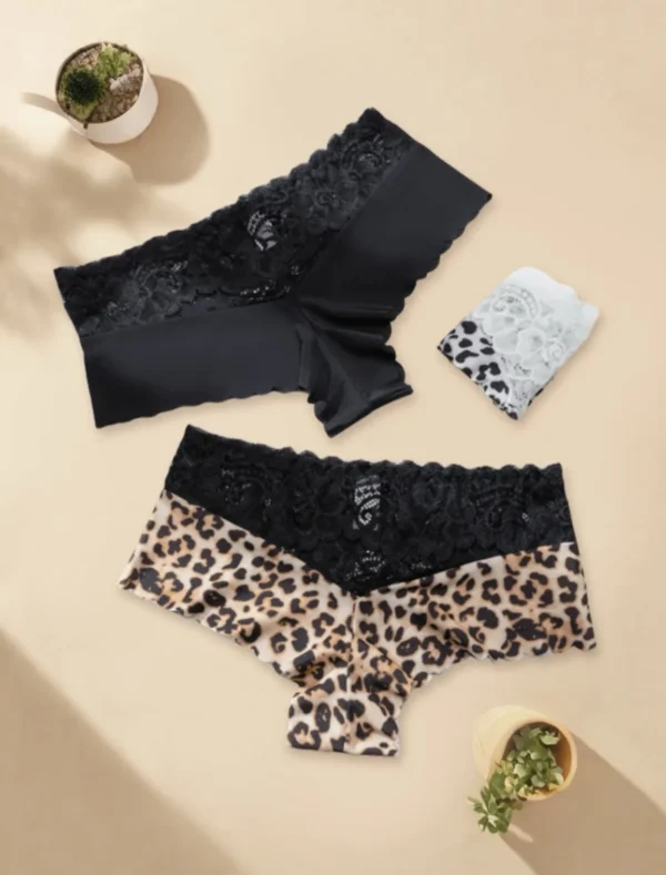 MADDY - Lace mix printed mini booty shorts